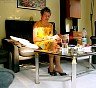 reife Damen in hautfarbenen Strumpfhosen
